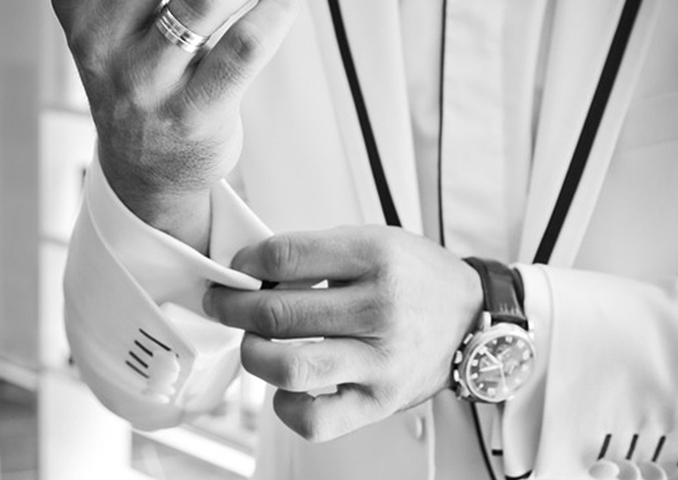 How to put on cufflinks