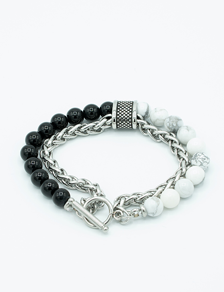 SHINY BLACK ONYX/HOWLITE BEADS/STAINLESS STEEL/TOGGLE CLOSURE      